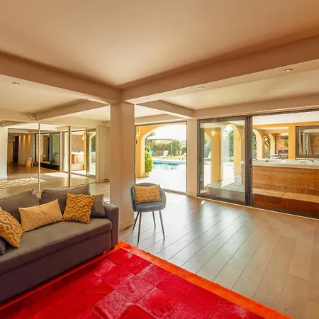 La Villa Bleue, 800M2, Hammam, Piscine Et Jacuzzi Capendac