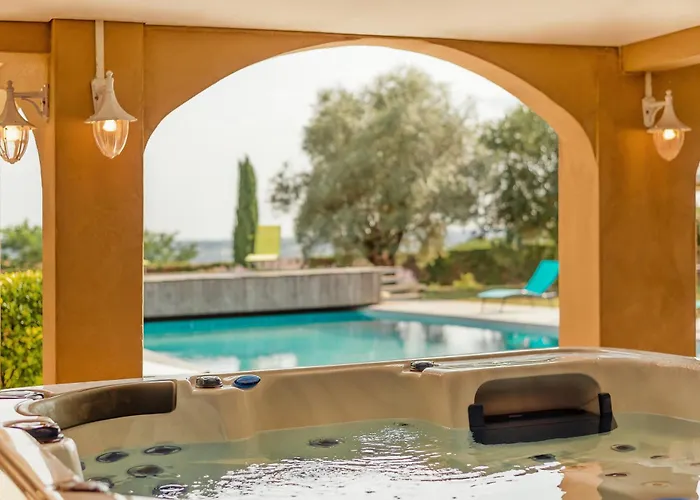 Villa La Bleue, 800m2, Hammam, Piscine Et Jacuzzi